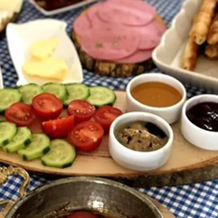 Beyaz Ev בית הארחה 3*