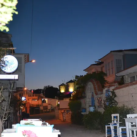 בית הארחה Beyaz Ev אלאקאטי