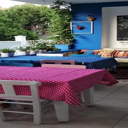 Beyaz Ev Алачати