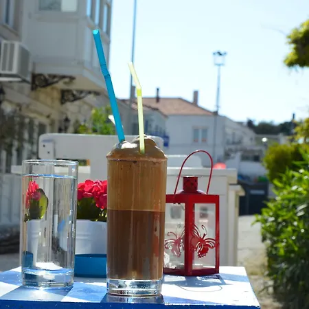 Beyaz Ev Алачати