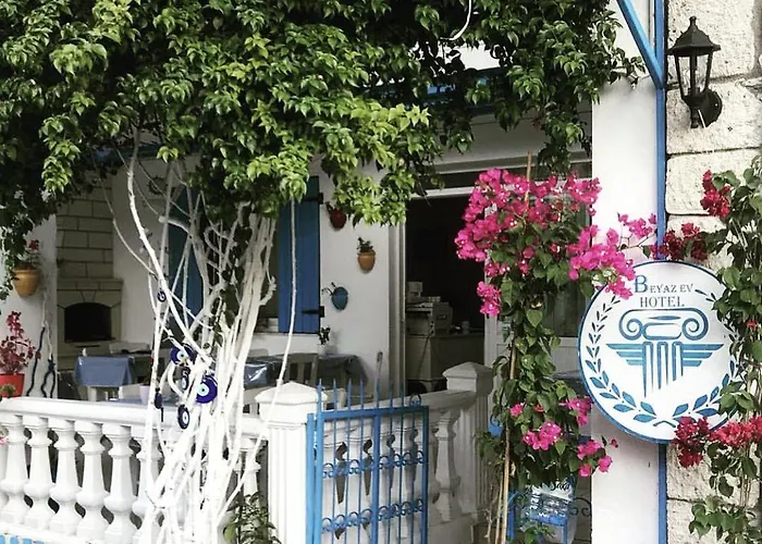 Beyaz Ev Алачати