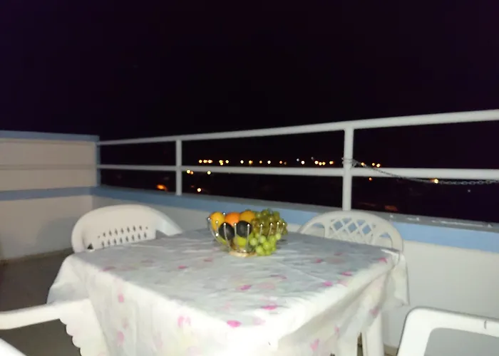 Beyaz Ev Алачати